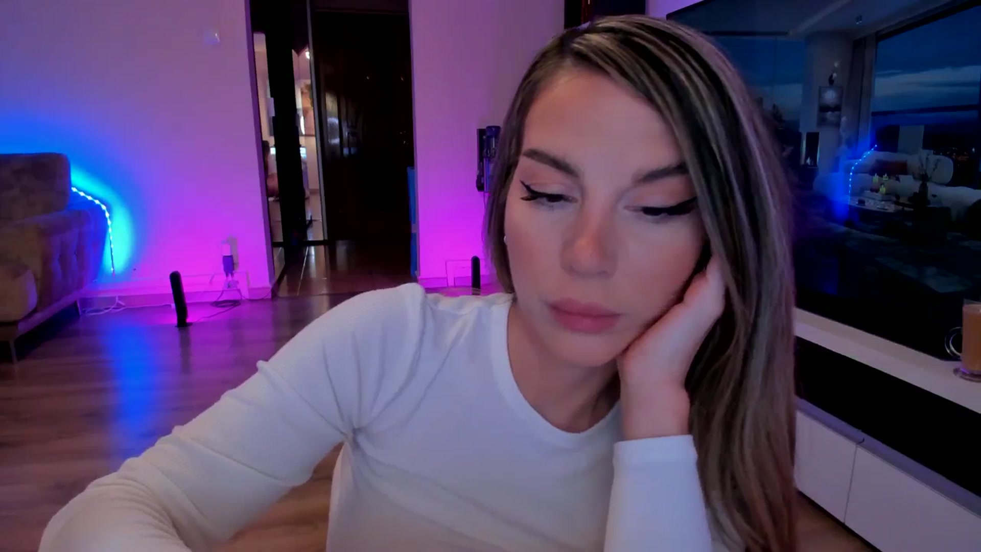 Gallery image thumbnail from Alesia_'s myfreecams stream on, 03/03/2024, 23:58 image 11 of 20