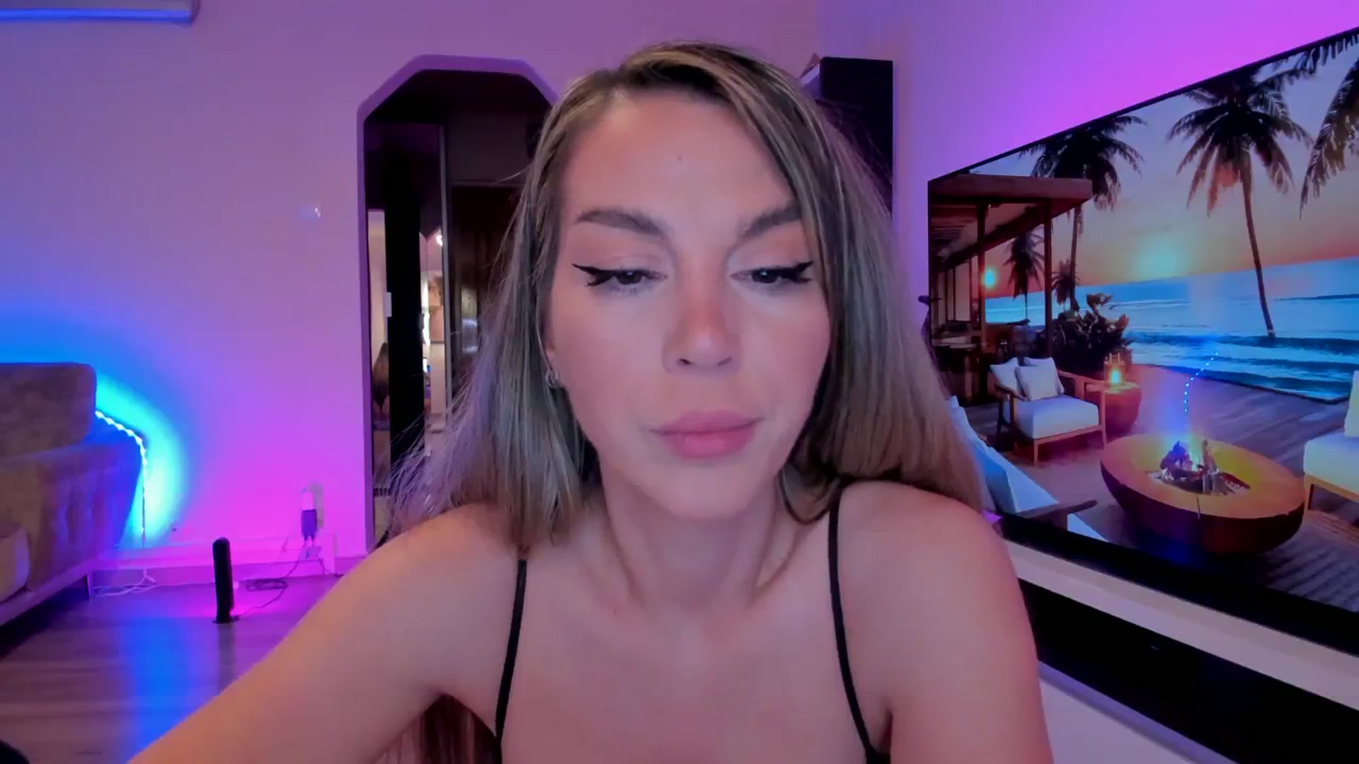 Gallery image thumbnail from Alesia_'s myfreecams stream on, 03/05/2024, 24:02 image 17 of 20