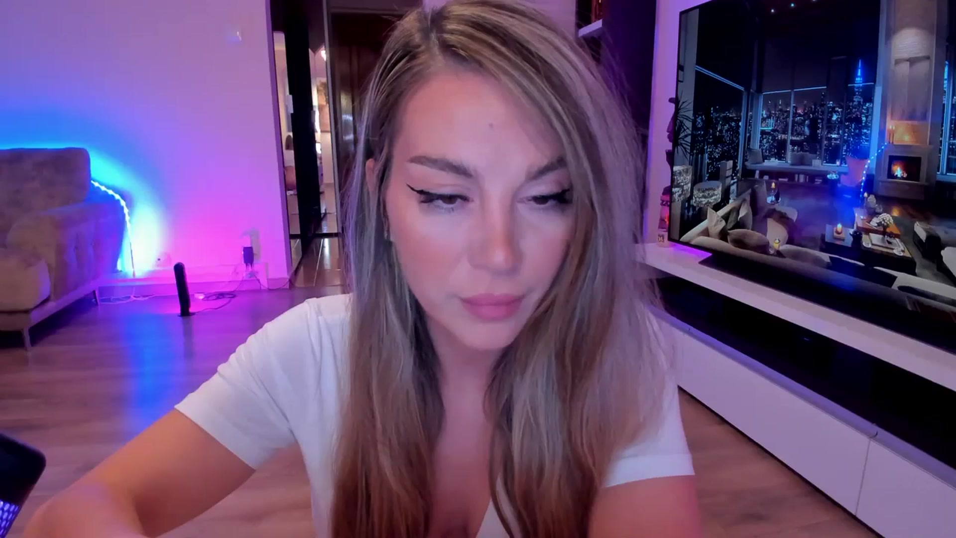 Gallery image thumbnail from Alesia_'s myfreecams stream on, 03/06/2024, 22:45 image 4 of 20