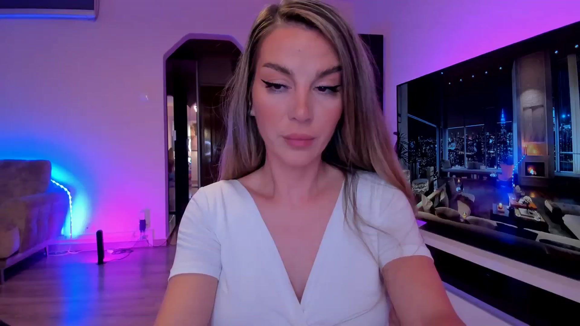 Gallery image thumbnail from Alesia_'s myfreecams stream on, 03/06/2024, 22:45 image 16 of 20