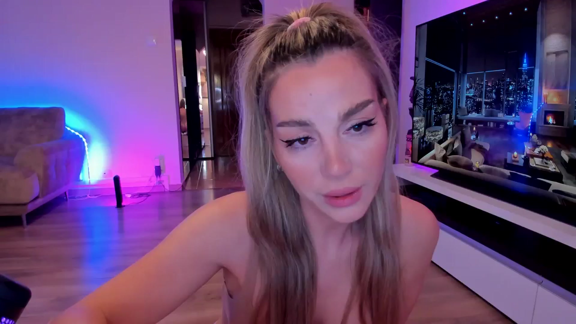 Gallery image thumbnail from Alesia_'s myfreecams stream on, 03/07/2024, 24:02 image 8 of 20