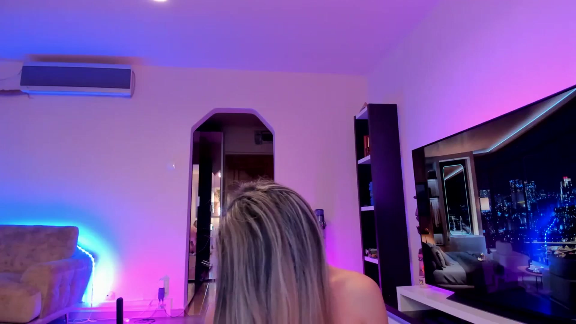 Gallery image thumbnail from Alesia_'s myfreecams stream on, 03/10/2024, 24:06 image 18 of 20