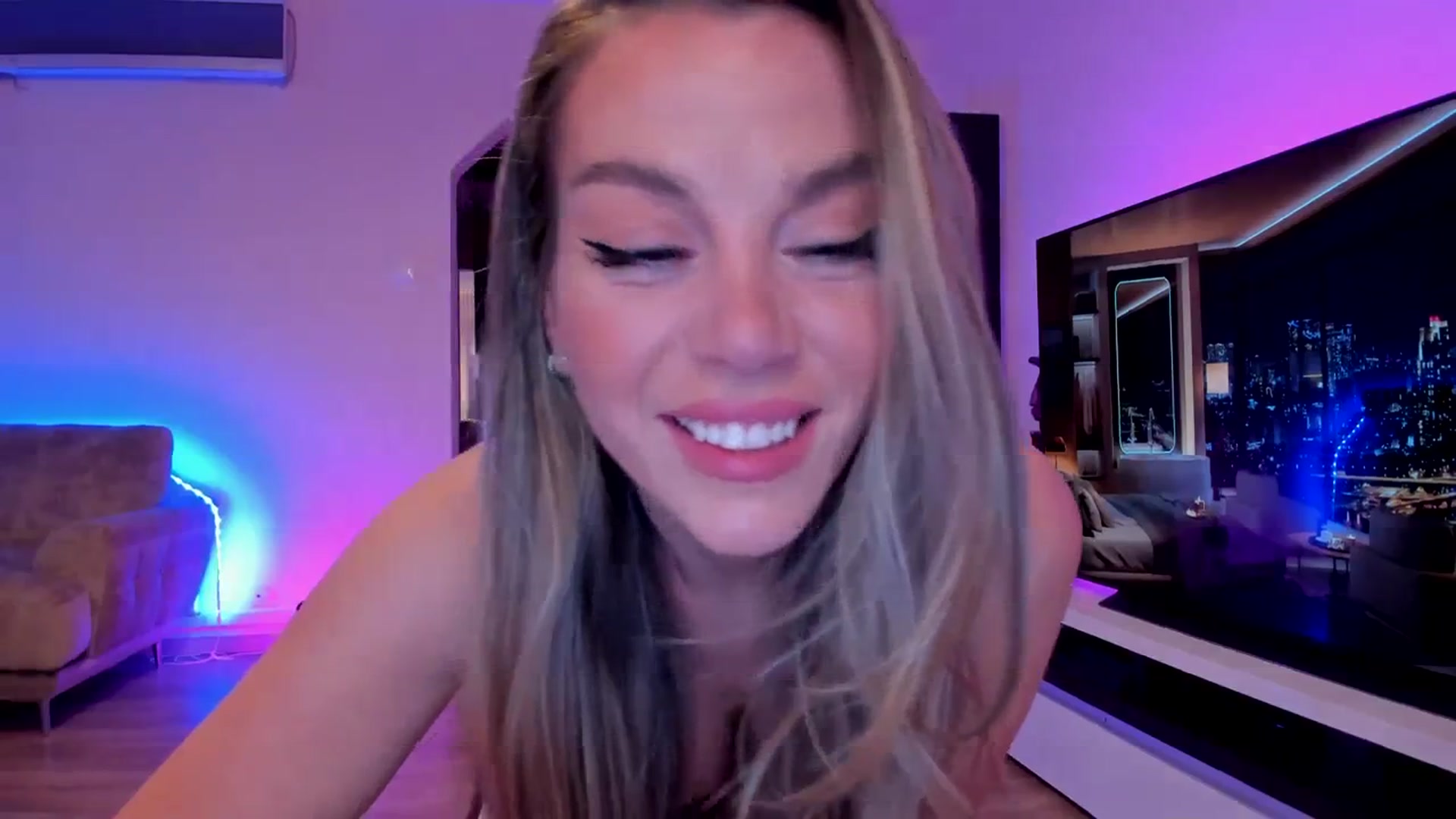 Gallery image thumbnail from Alesia_'s myfreecams stream on, 03/10/2024, 23:07 image 11 of 20