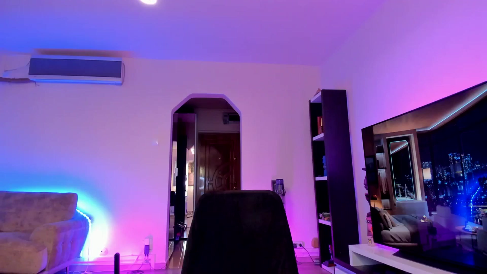 Gallery image thumbnail from Alesia_'s myfreecams stream on, 03/10/2024, 23:07 image 3 of 20