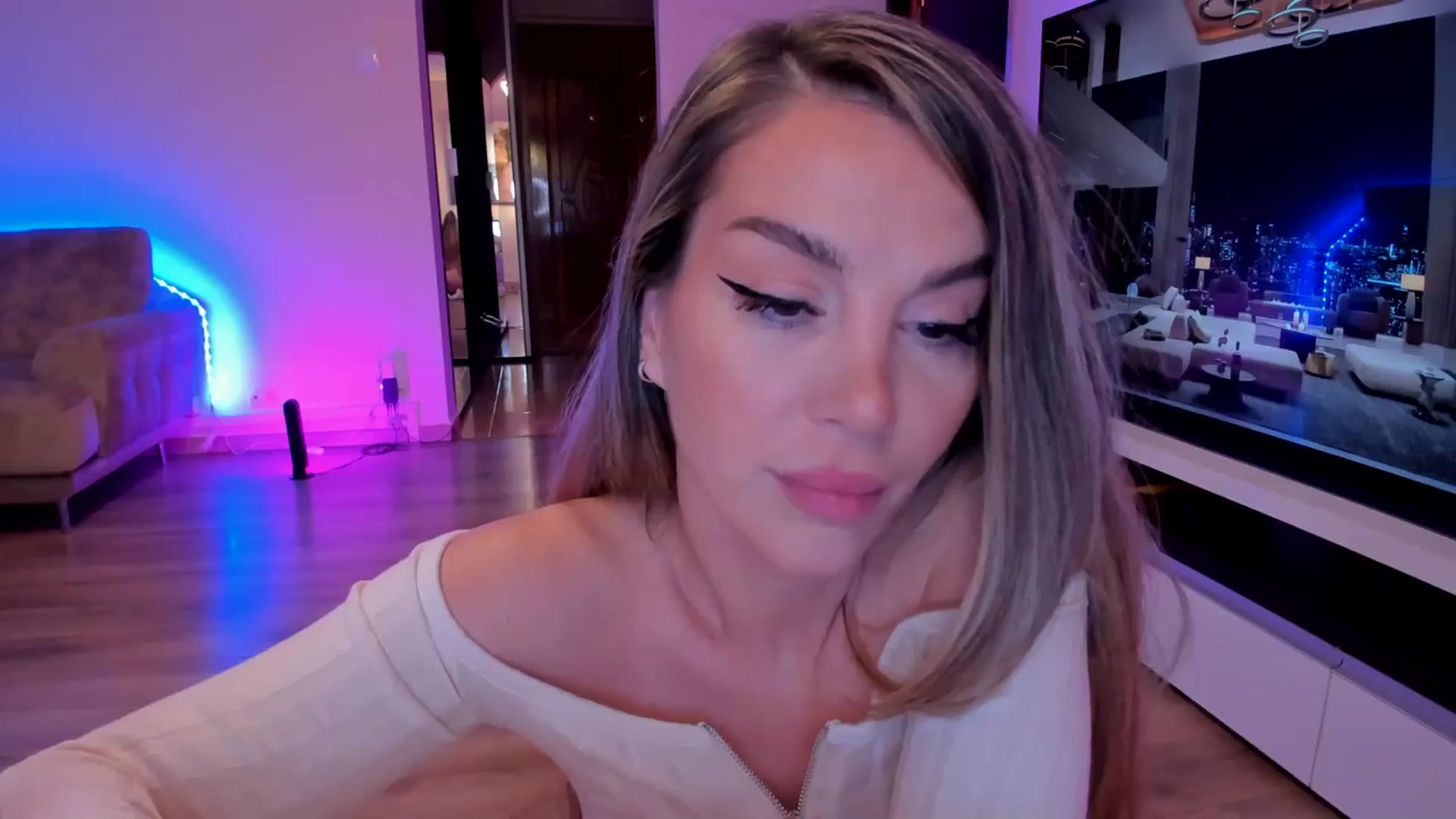 Gallery image thumbnail from Alesia_'s myfreecams stream on, 03/14/2024, 01:08 image 6 of 20