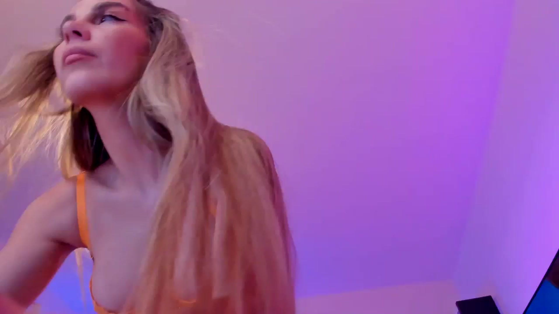 Gallery image thumbnail from Alesia_'s myfreecams stream on, 03/18/2024, 24:00 image 10 of 20