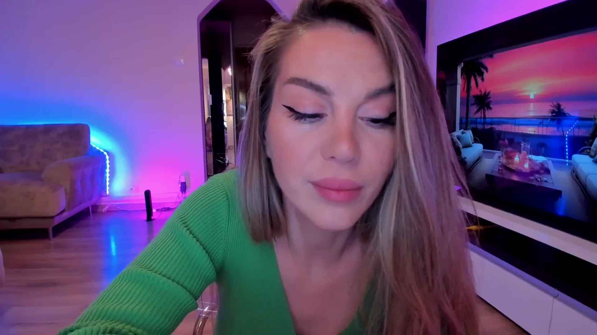 Gallery image thumbnail from Alesia_'s myfreecams stream on, 03/21/2024, 24:06 image 18 of 20
