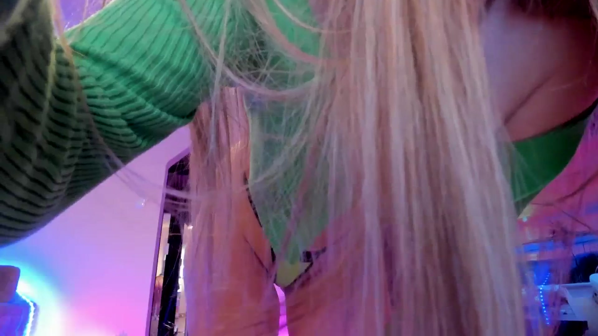 Gallery image thumbnail from Alesia_'s myfreecams stream on, 03/21/2024, 24:06 image 8 of 20