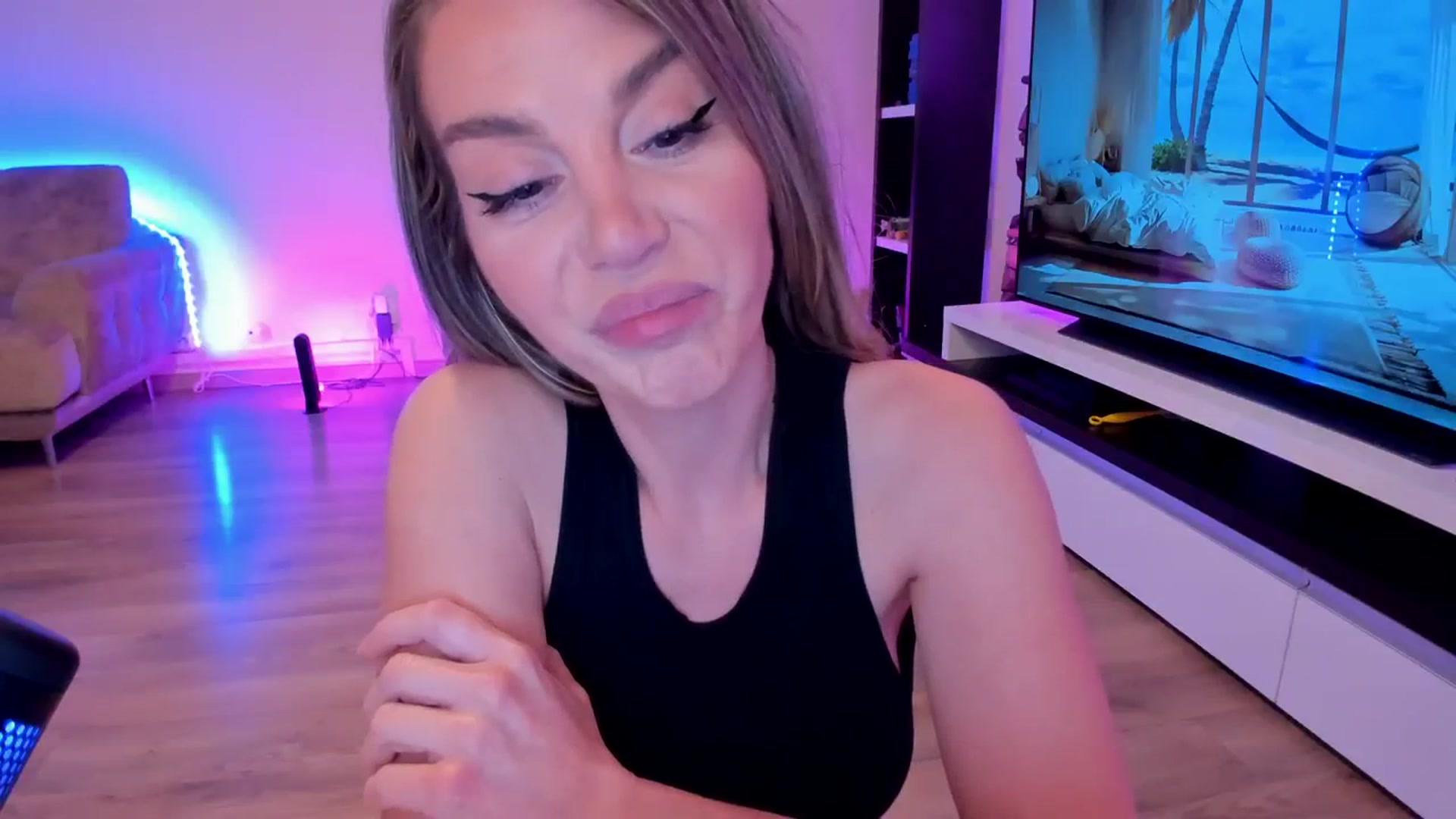 Gallery image thumbnail from Alesia_'s myfreecams stream on, 03/24/2024, 23:37 image 20 of 20