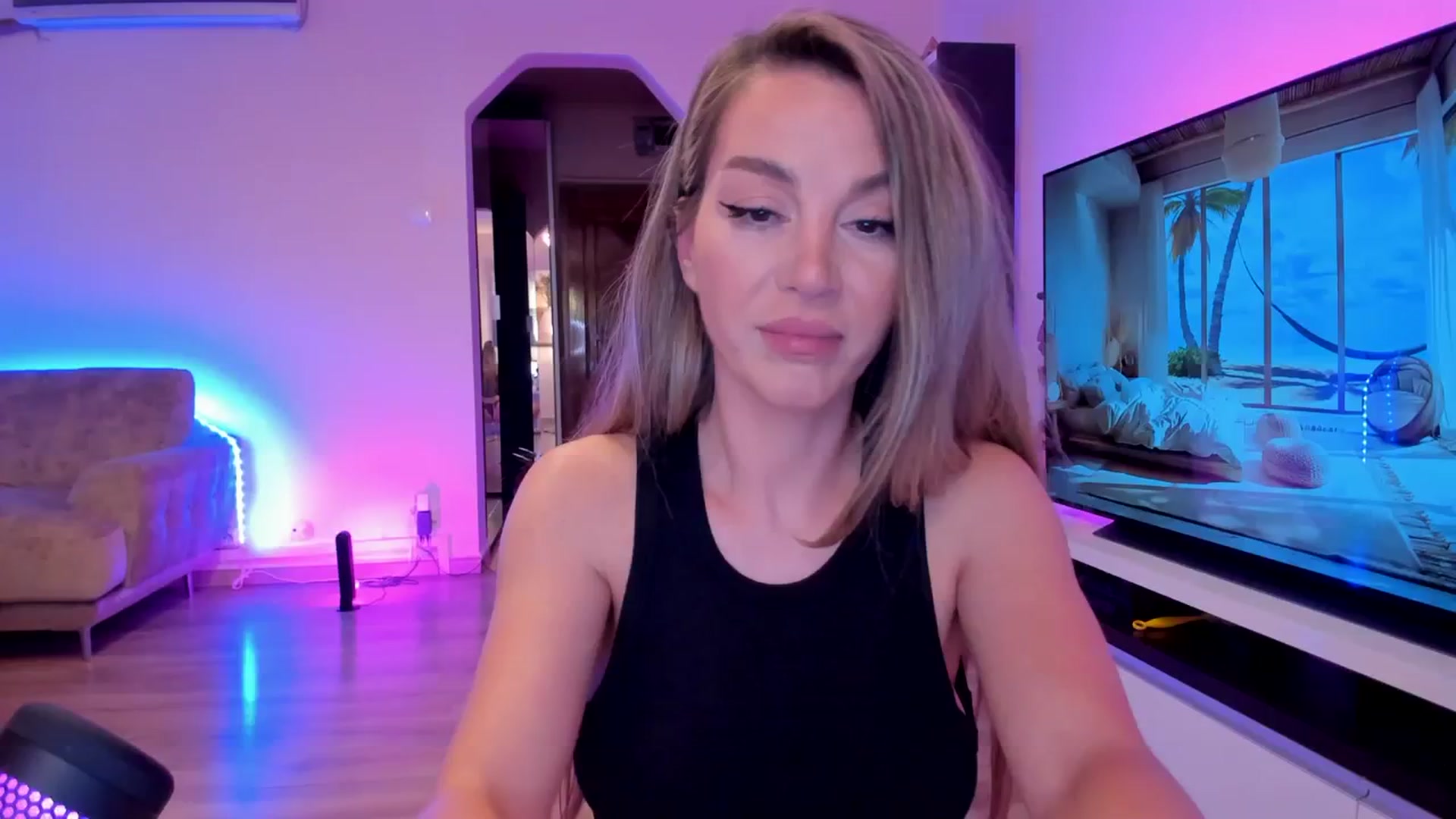 Gallery image thumbnail from Alesia_'s myfreecams stream on, 03/24/2024, 23:37 image 14 of 20