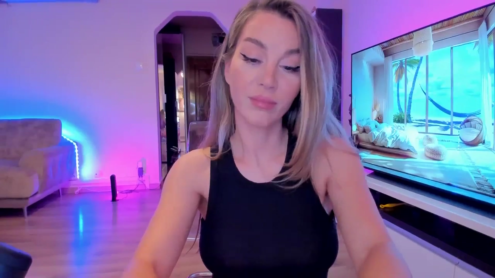 Gallery image thumbnail from Alesia_'s myfreecams stream on, 03/24/2024, 23:37 image 3 of 20