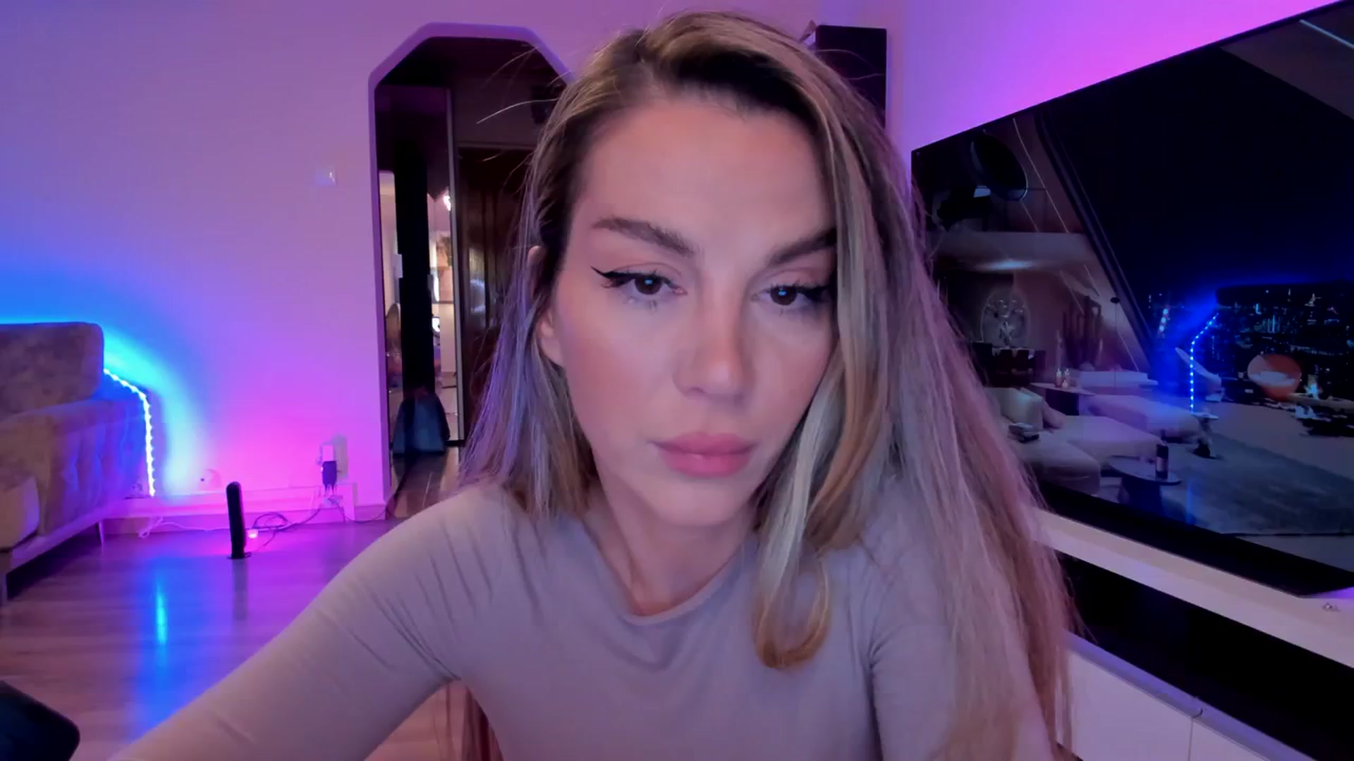 Gallery image thumbnail from Alesia_'s myfreecams stream on, 03/26/2024, 23:46 image 15 of 20