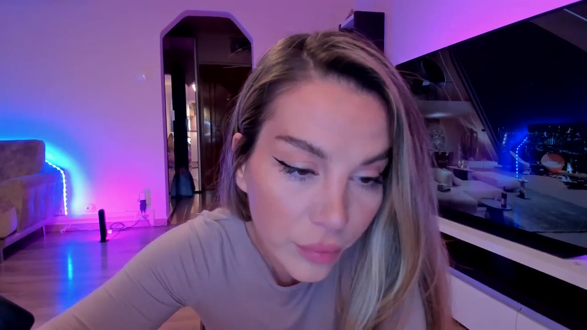 Gallery image thumbnail from Alesia_'s myfreecams stream on, 03/26/2024, 23:46 image 19 of 20