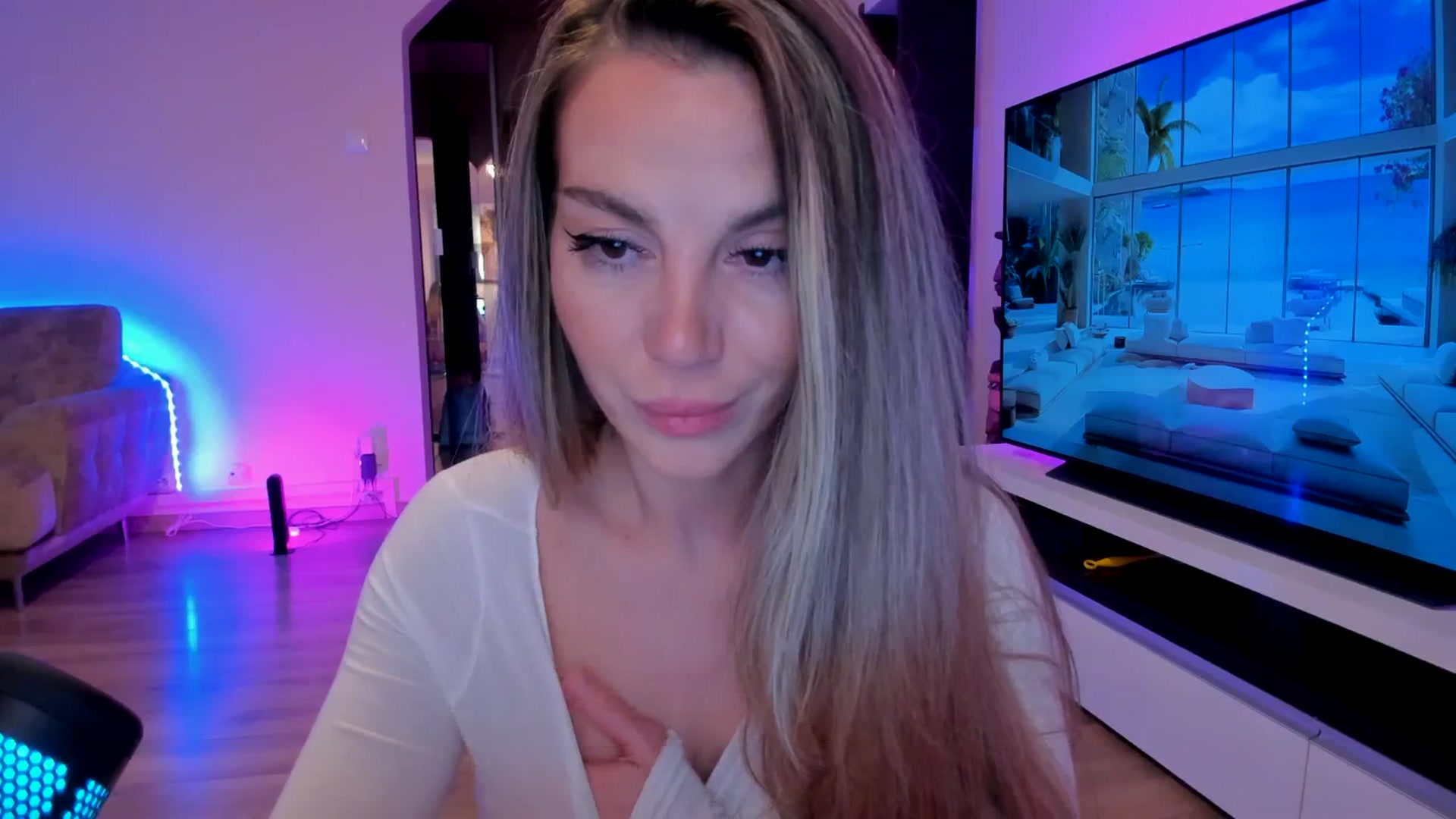 Gallery image thumbnail from Alesia_'s myfreecams stream on, 03/28/2024, 24:28 image 18 of 20