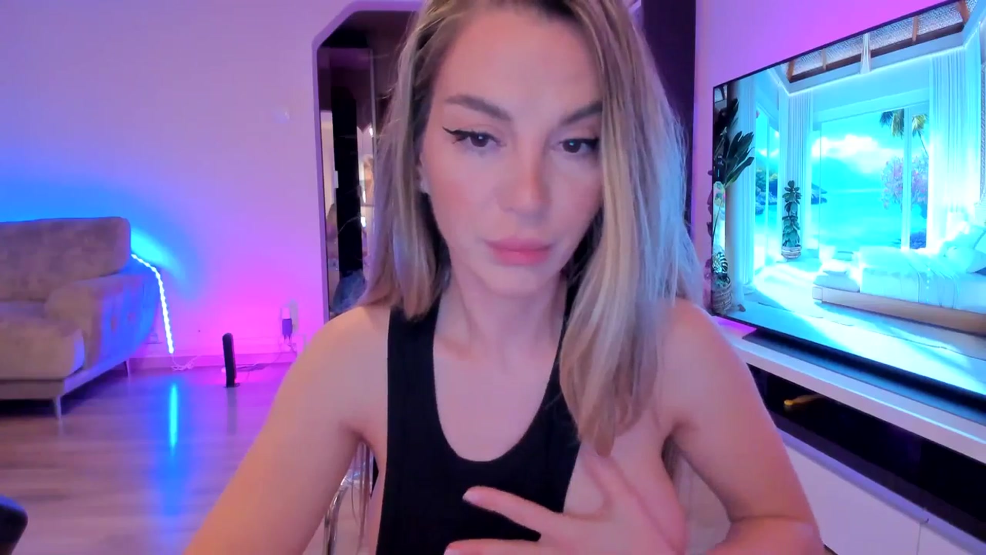 Gallery image thumbnail from Alesia_'s myfreecams stream on, 04/05/2024, 23:23 image 13 of 20