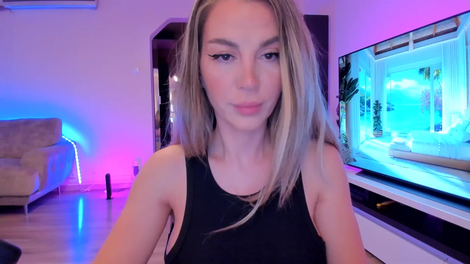 Gallery image thumbnail from Alesia_'s myfreecams stream on, 04/05/2024, 23:23 image 2 of 20