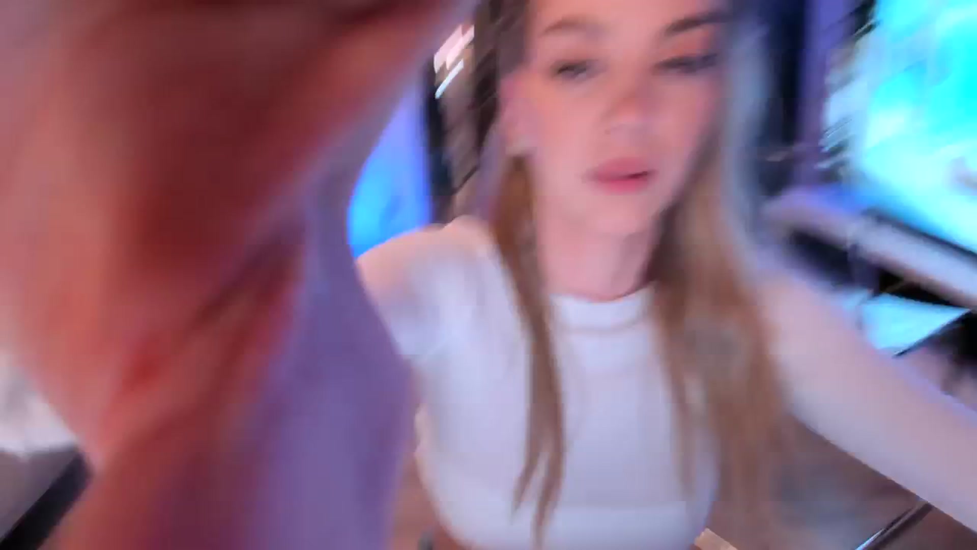 Gallery image thumbnail from Alesia_'s myfreecams stream on, 04/06/2024, 21:52 image 18 of 20