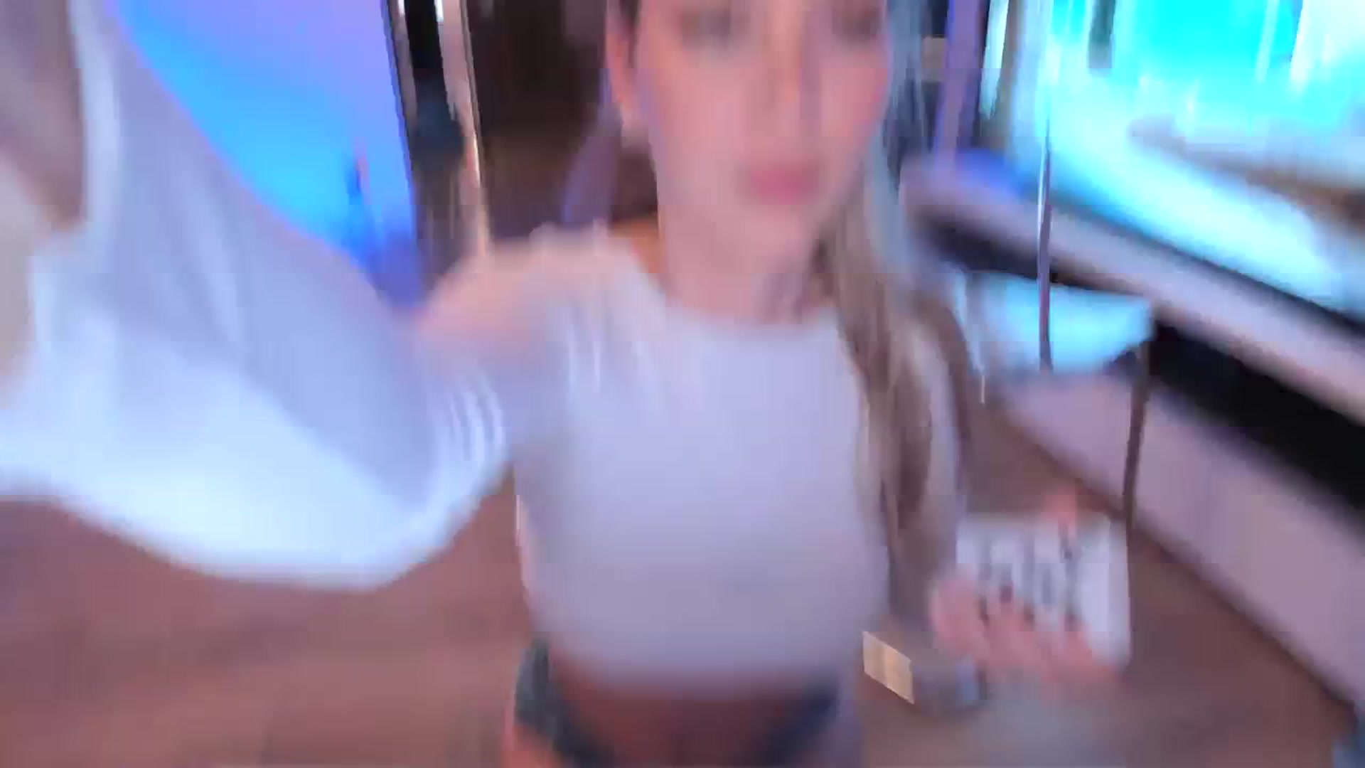 Gallery image thumbnail from Alesia_'s myfreecams stream on, 04/06/2024, 21:52 image 19 of 20