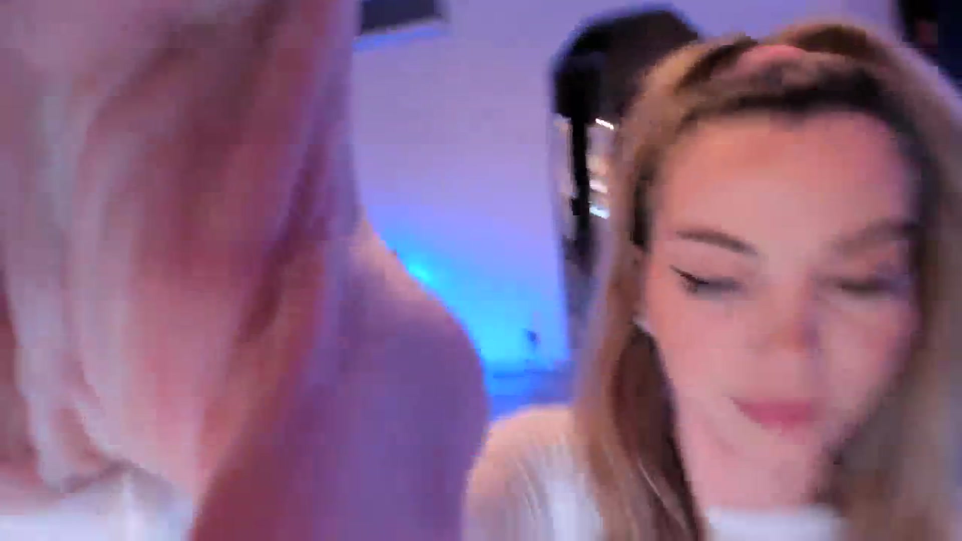 Gallery image thumbnail from Alesia_'s myfreecams stream on, 04/06/2024, 21:52 image 7 of 20