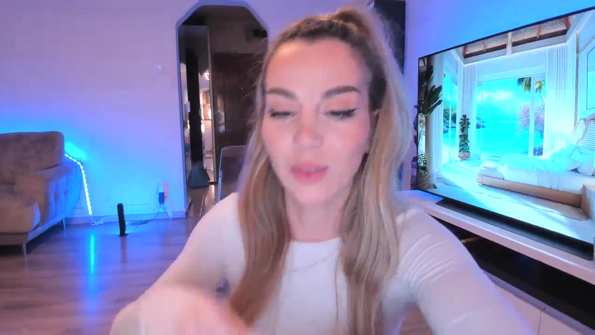 Gallery image thumbnail from Alesia_'s myfreecams stream on, 04/06/2024, 22:43 image 9 of 20