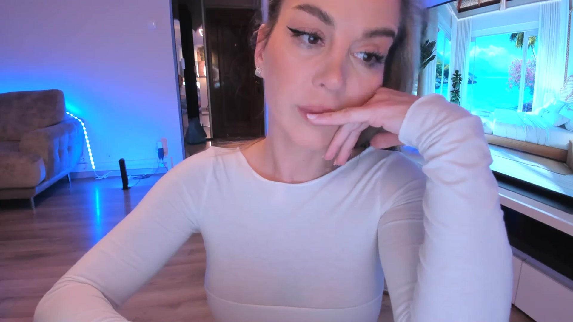 Gallery image thumbnail from Alesia_'s myfreecams stream on, 04/06/2024, 22:43 image 18 of 20