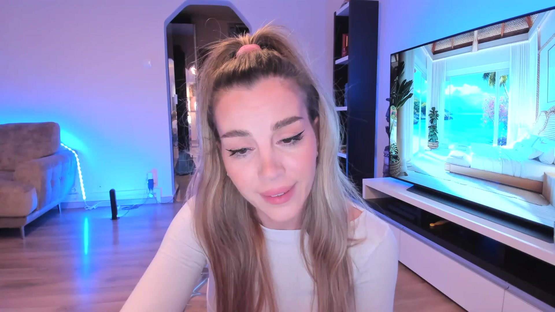 Gallery image thumbnail from Alesia_'s myfreecams stream on, 04/06/2024, 22:43 image 10 of 20