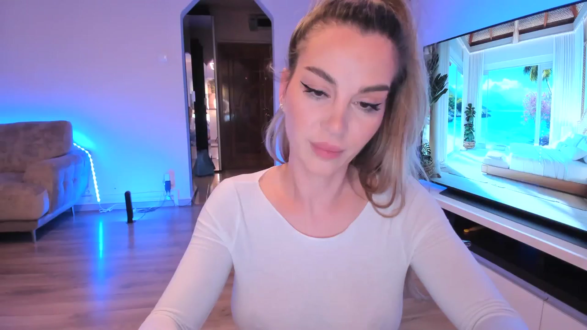 Gallery image thumbnail from Alesia_'s myfreecams stream on, 04/06/2024, 22:43 image 1 of 20