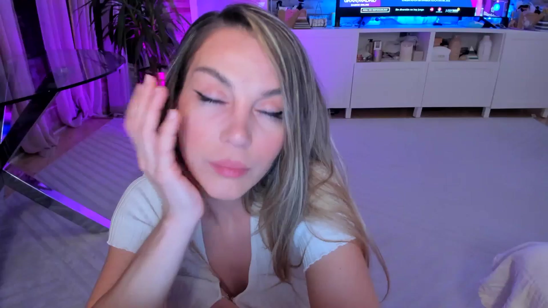 Gallery image thumbnail from Alesia_'s myfreecams stream on, 04/09/2024, 24:13 image 20 of 20
