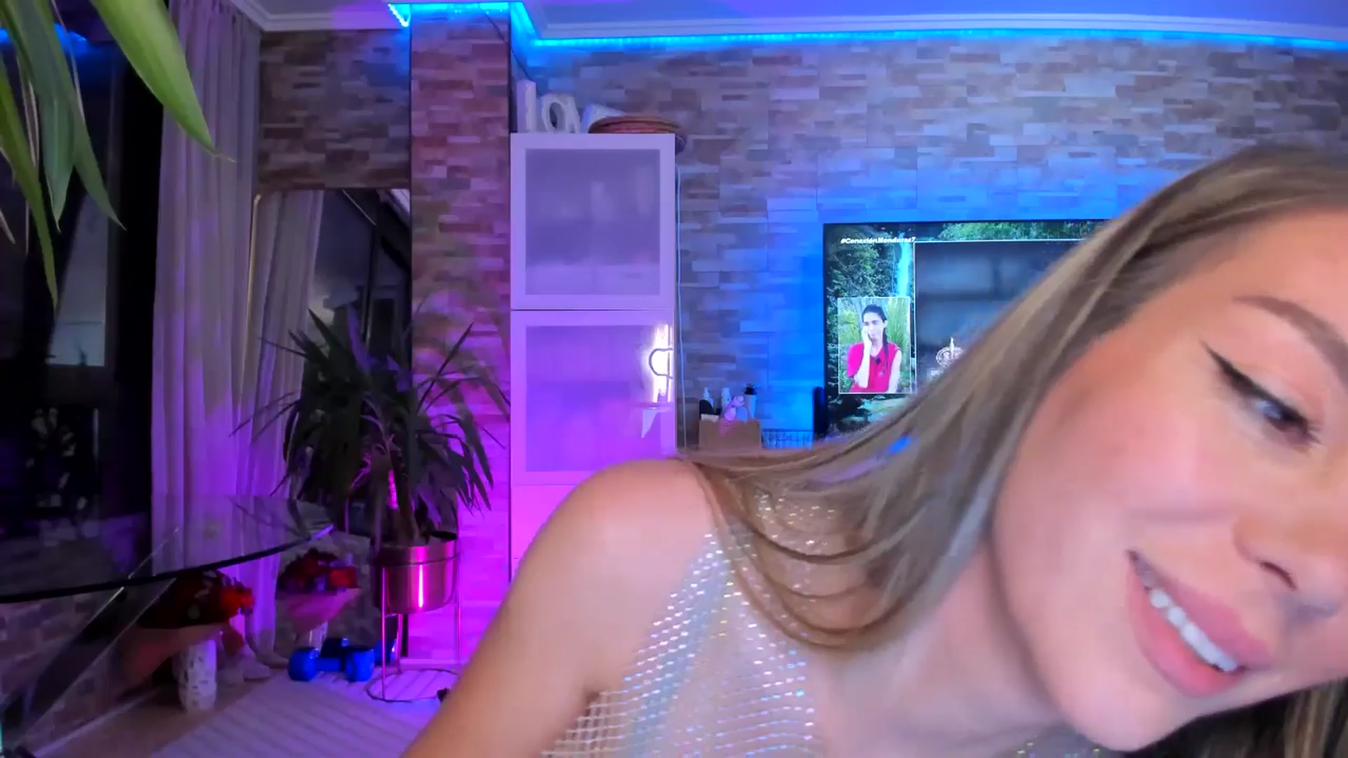 Gallery image thumbnail from Alesia_'s myfreecams stream on, 04/21/2024, 23:03 image 2 of 20