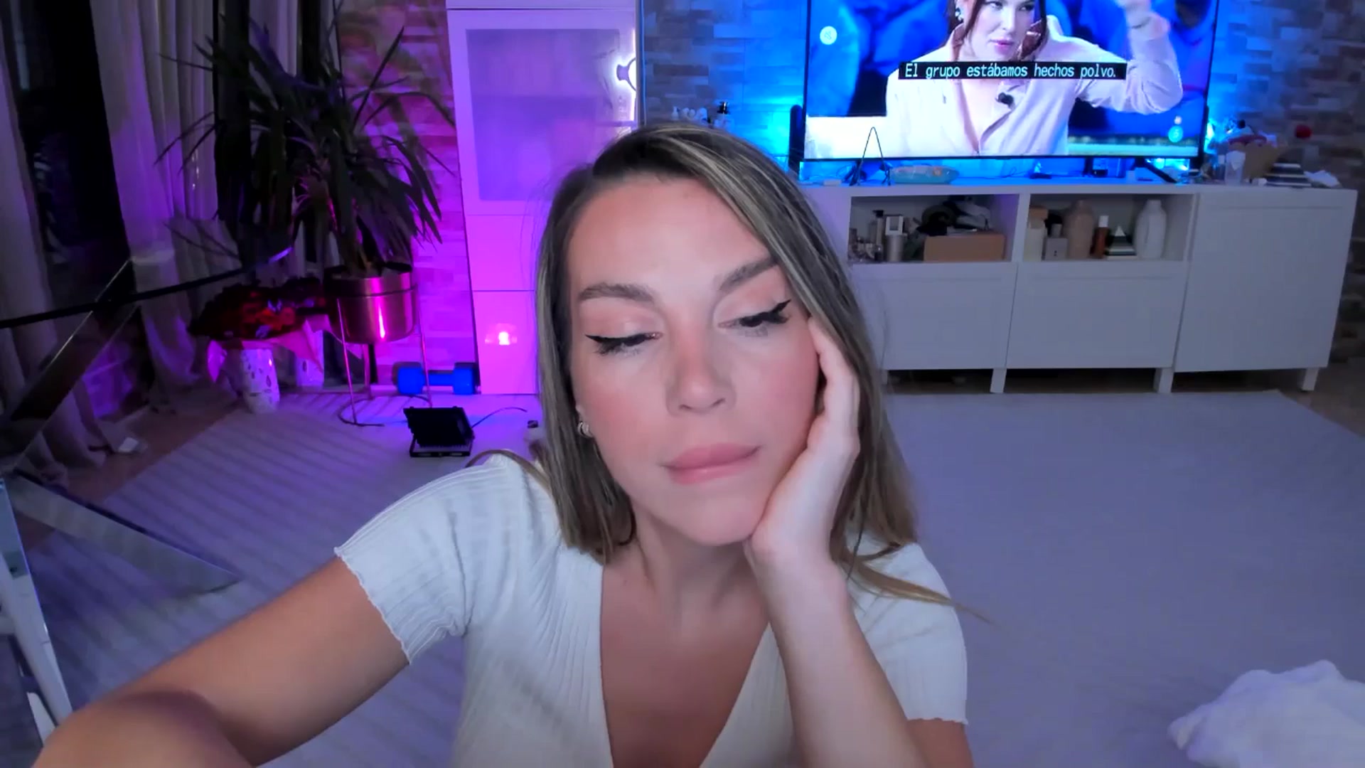 Gallery image thumbnail from Alesia_'s myfreecams stream on, 04/24/2024, 22:40 image 20 of 20