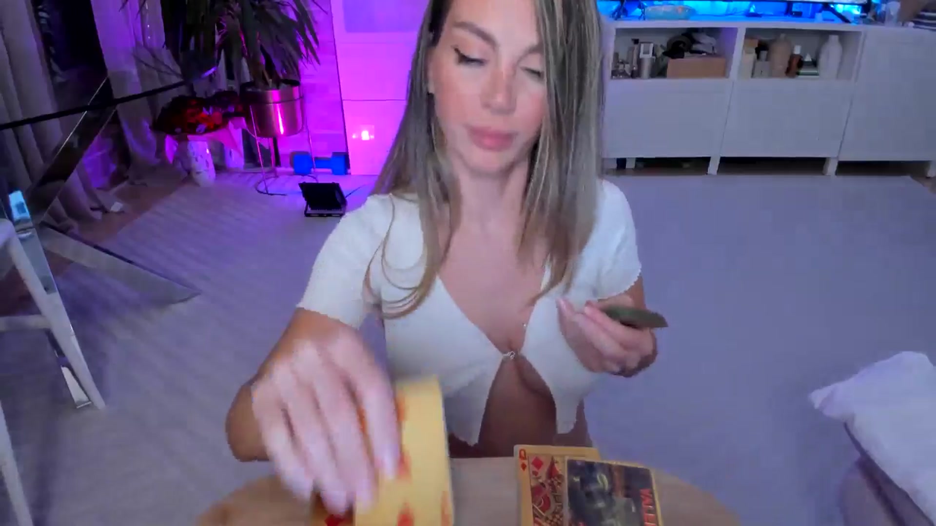 Gallery image thumbnail from Alesia_'s myfreecams stream on, 04/24/2024, 22:40 image 4 of 20