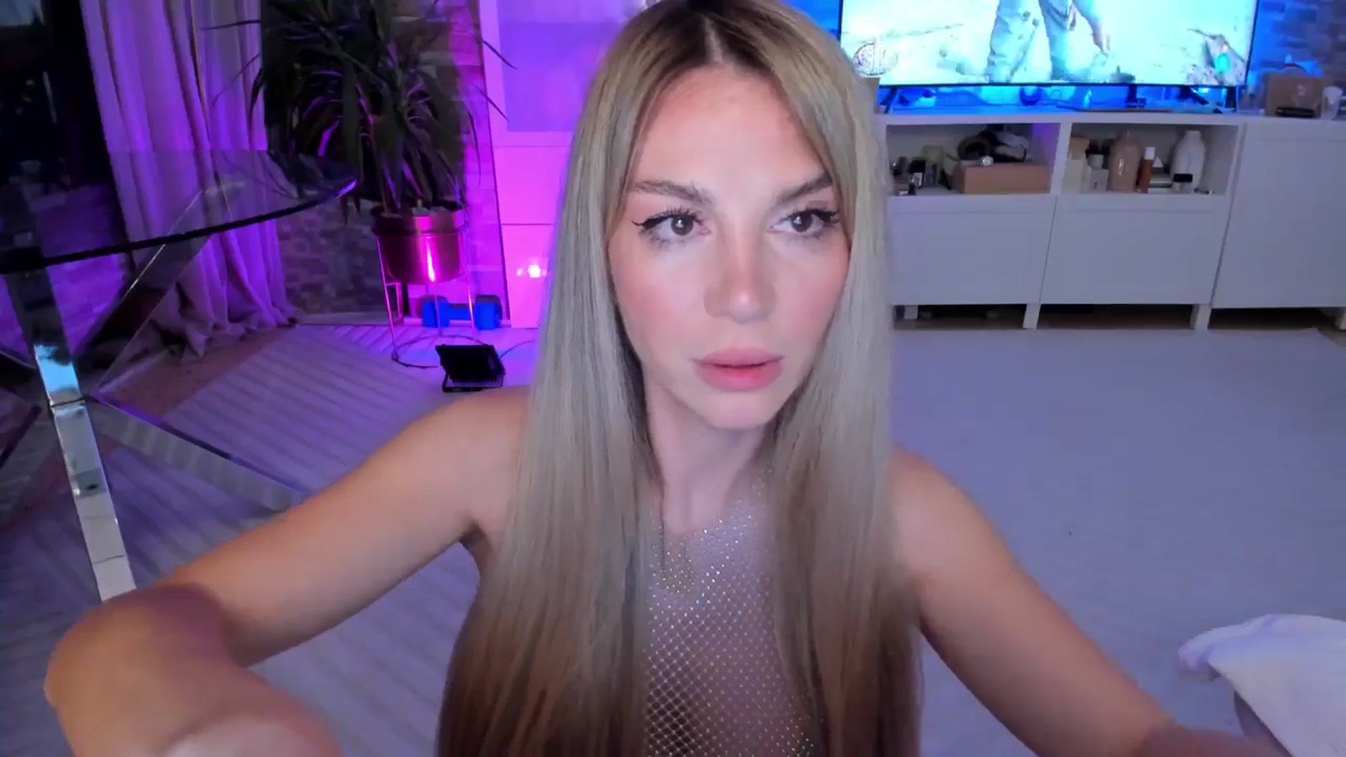 Gallery image thumbnail from Alesia_'s myfreecams stream on, 05/08/2024, 23:46 image 16 of 20