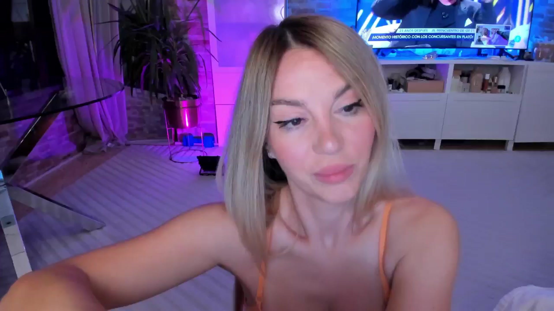 Gallery image thumbnail from Alesia_'s myfreecams stream on, 05/11/2024, 24:49 image 8 of 20