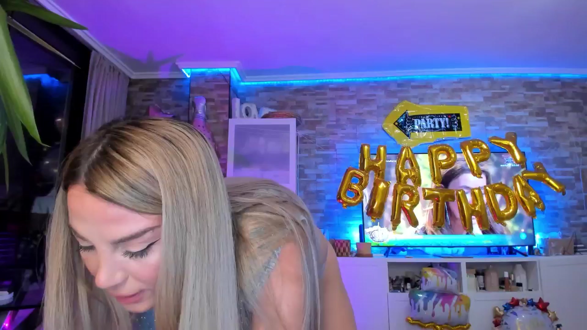 Gallery image thumbnail from Alesia_'s myfreecams stream on, 05/12/2024, 23:11 image 7 of 20
