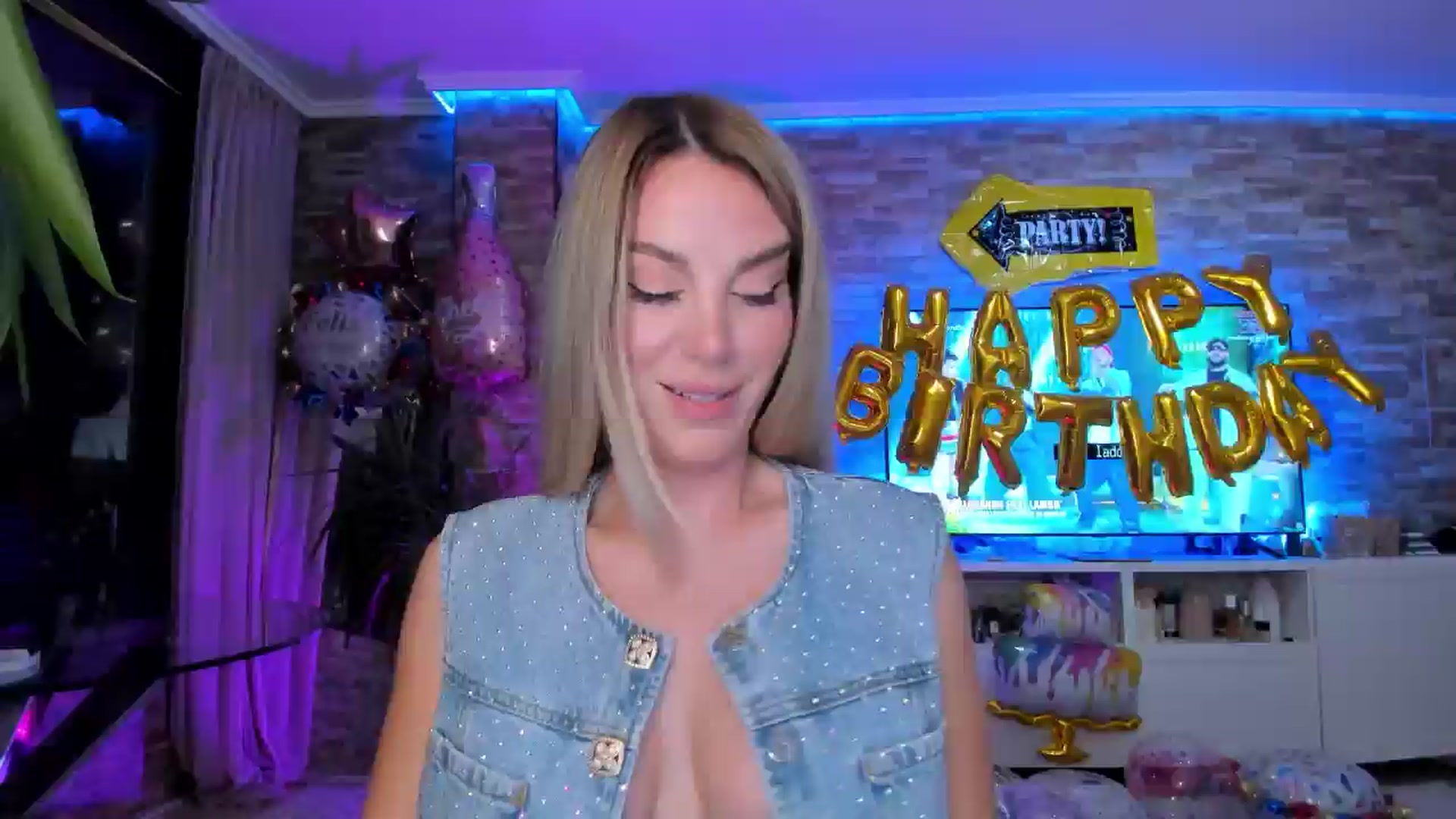 Gallery image thumbnail from Alesia_'s myfreecams stream on, 05/12/2024, 23:11 image 11 of 20