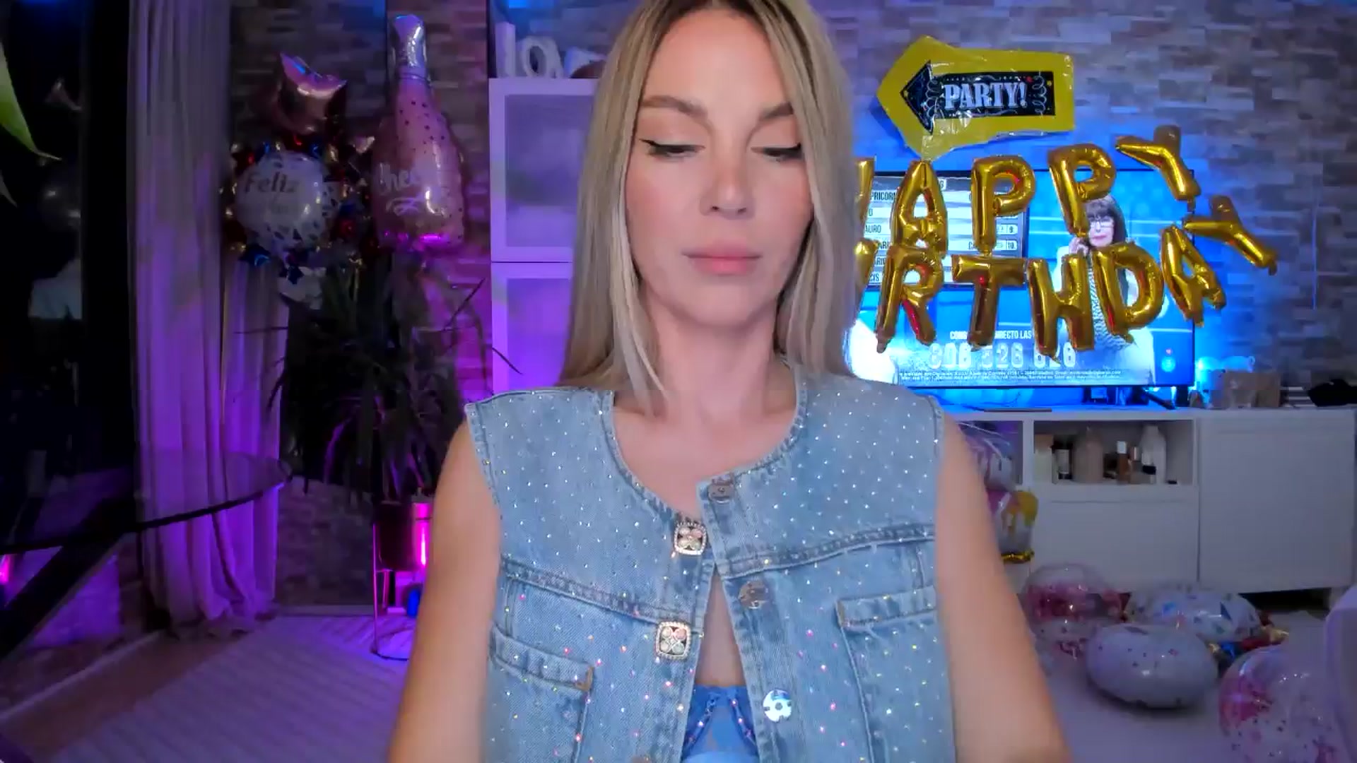 Gallery image thumbnail from Alesia_'s myfreecams stream on, 05/13/2024, 02:33 image 12 of 20