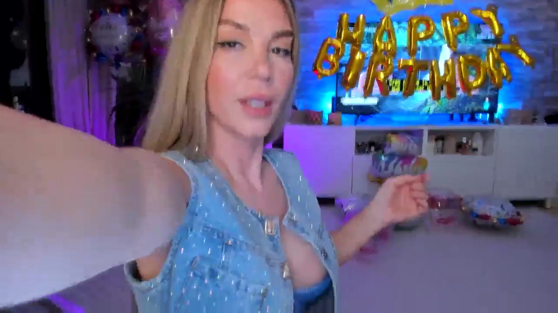 Gallery image thumbnail from Alesia_'s myfreecams stream on, 05/13/2024, 02:33 image 3 of 20