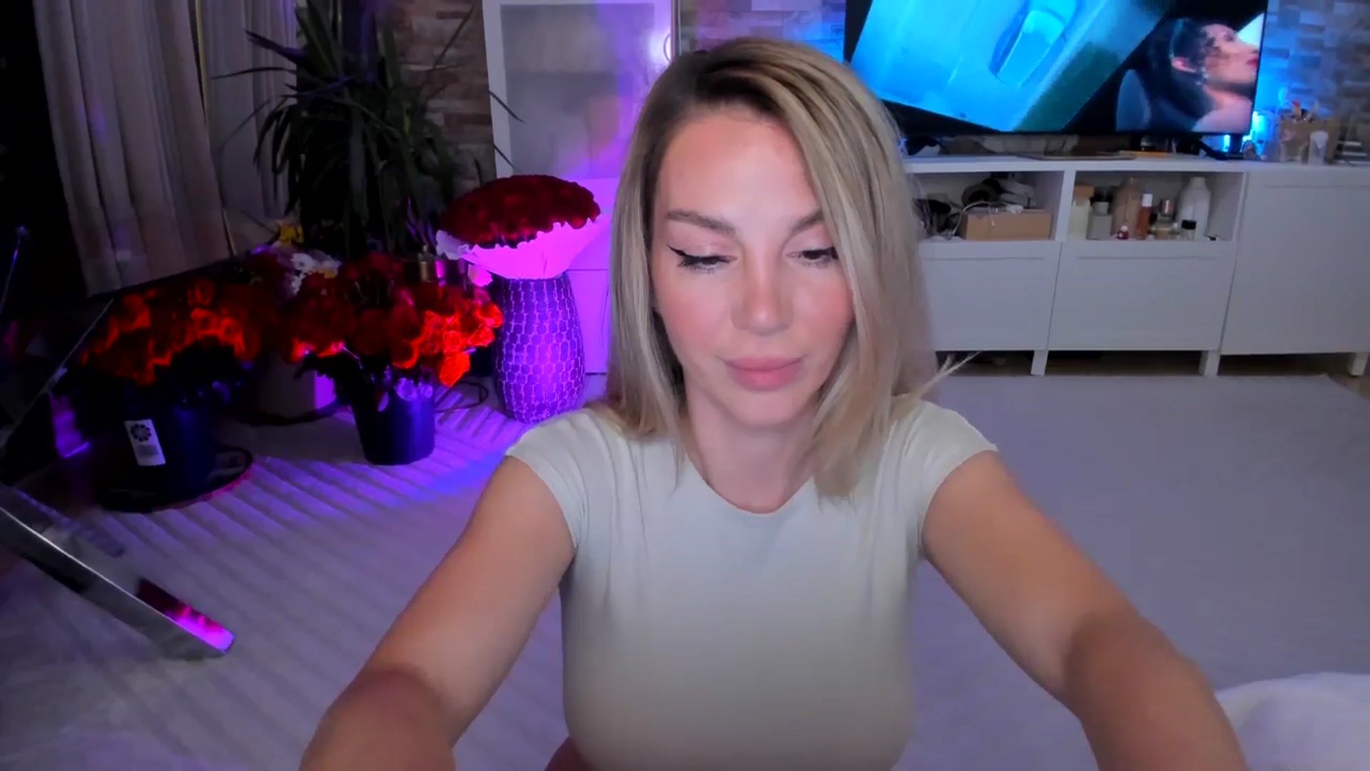 Gallery image thumbnail from Alesia_'s myfreecams stream on, 05/14/2024, 22:38 image 17 of 20