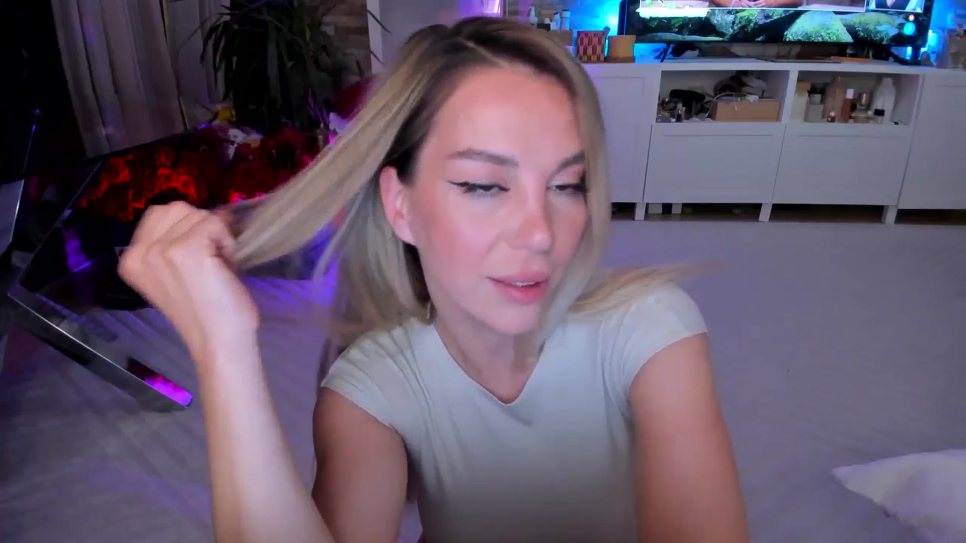 Gallery image thumbnail from Alesia_'s myfreecams stream on, 05/14/2024, 22:38 image 20 of 20