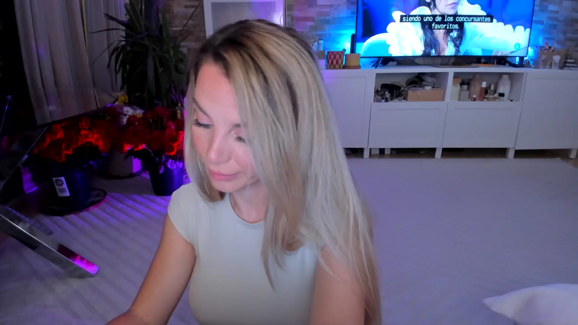 Gallery image thumbnail from Alesia_'s myfreecams stream on, 05/14/2024, 22:38 image 16 of 20