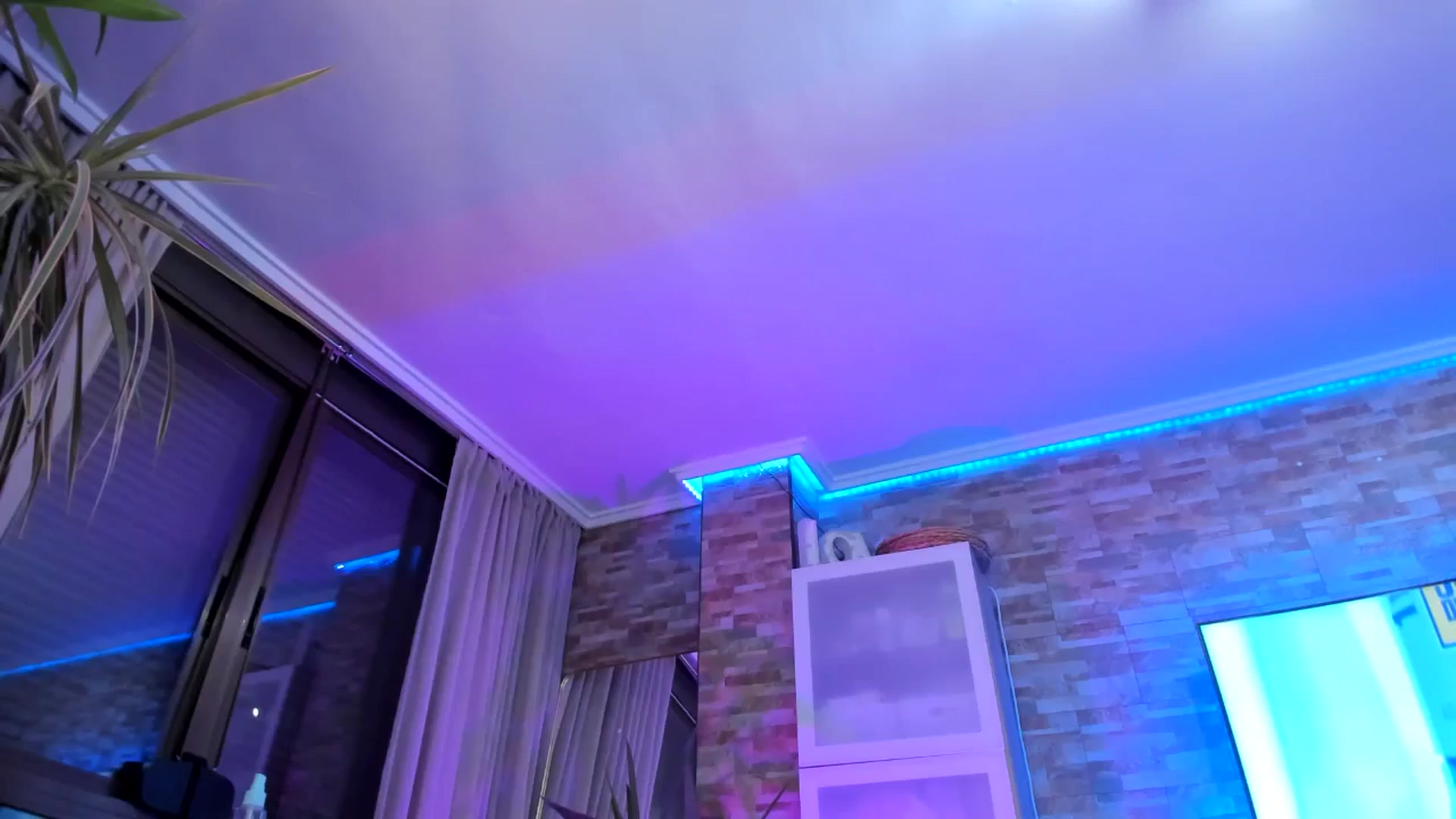 Gallery image thumbnail from Alesia_'s myfreecams stream on, 05/15/2024, 21:56 image 6 of 20
