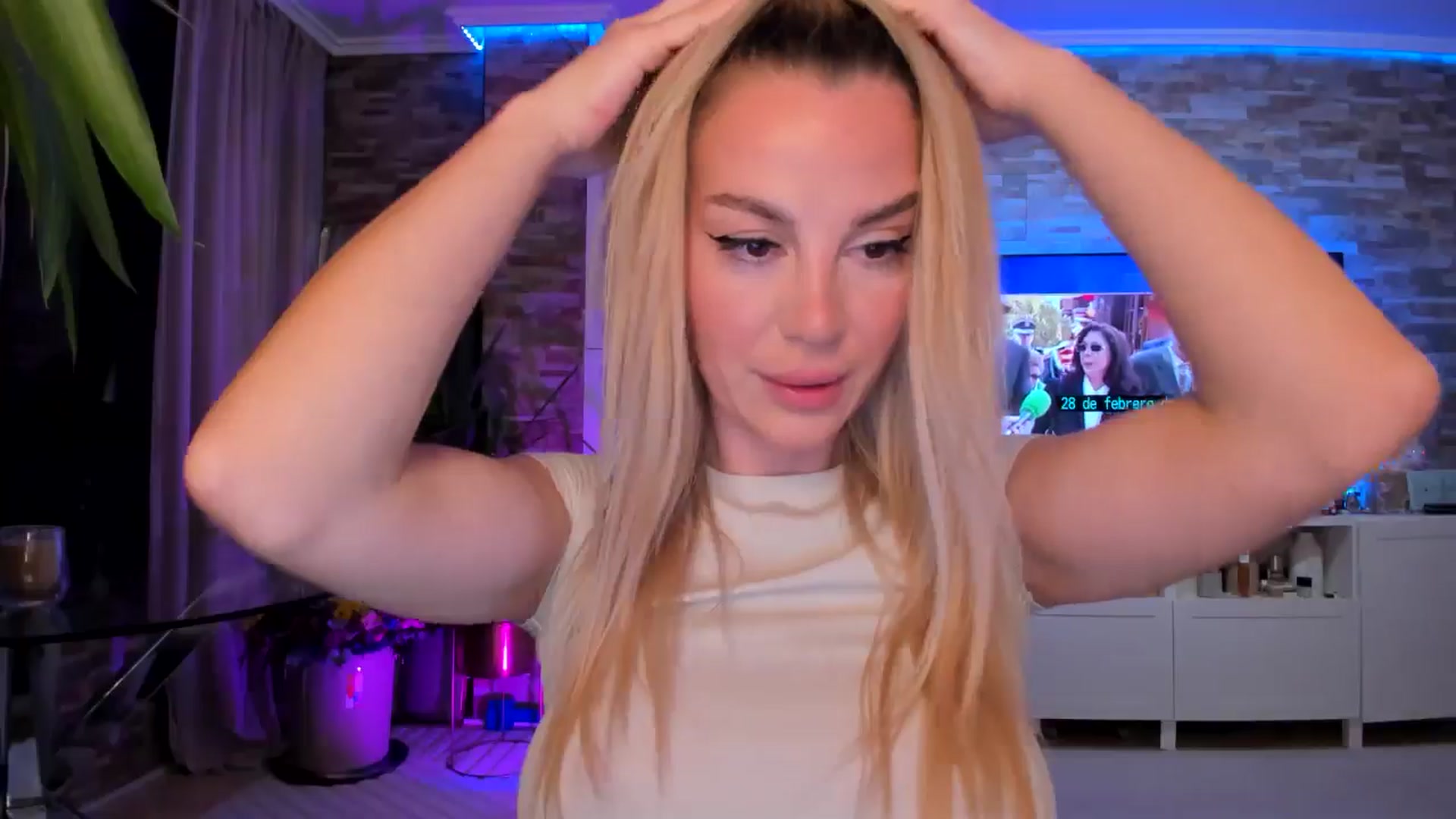 Gallery image thumbnail from Alesia_'s myfreecams stream on, 05/17/2024, 21:59 image 15 of 20
