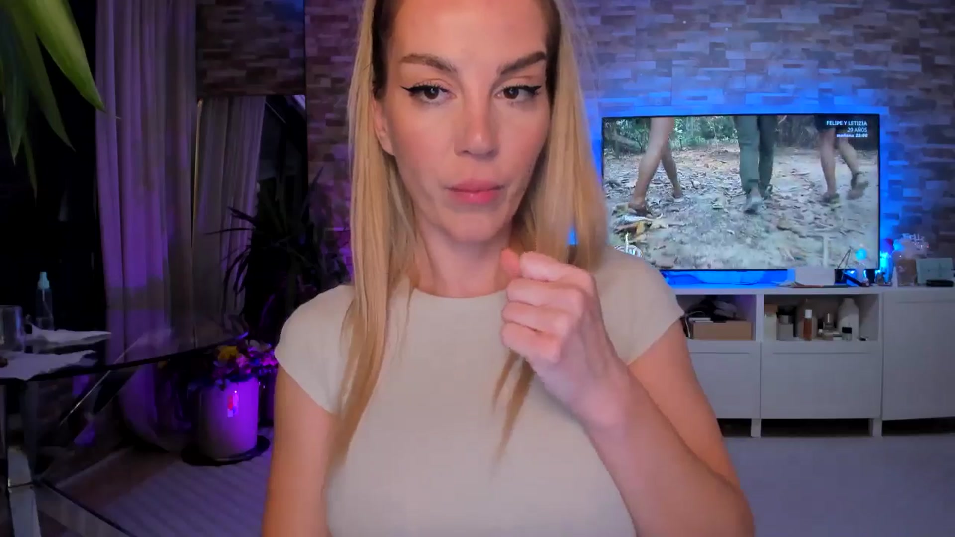 Gallery image thumbnail from Alesia_'s myfreecams stream on, 05/18/2024, 24:39 image 19 of 20