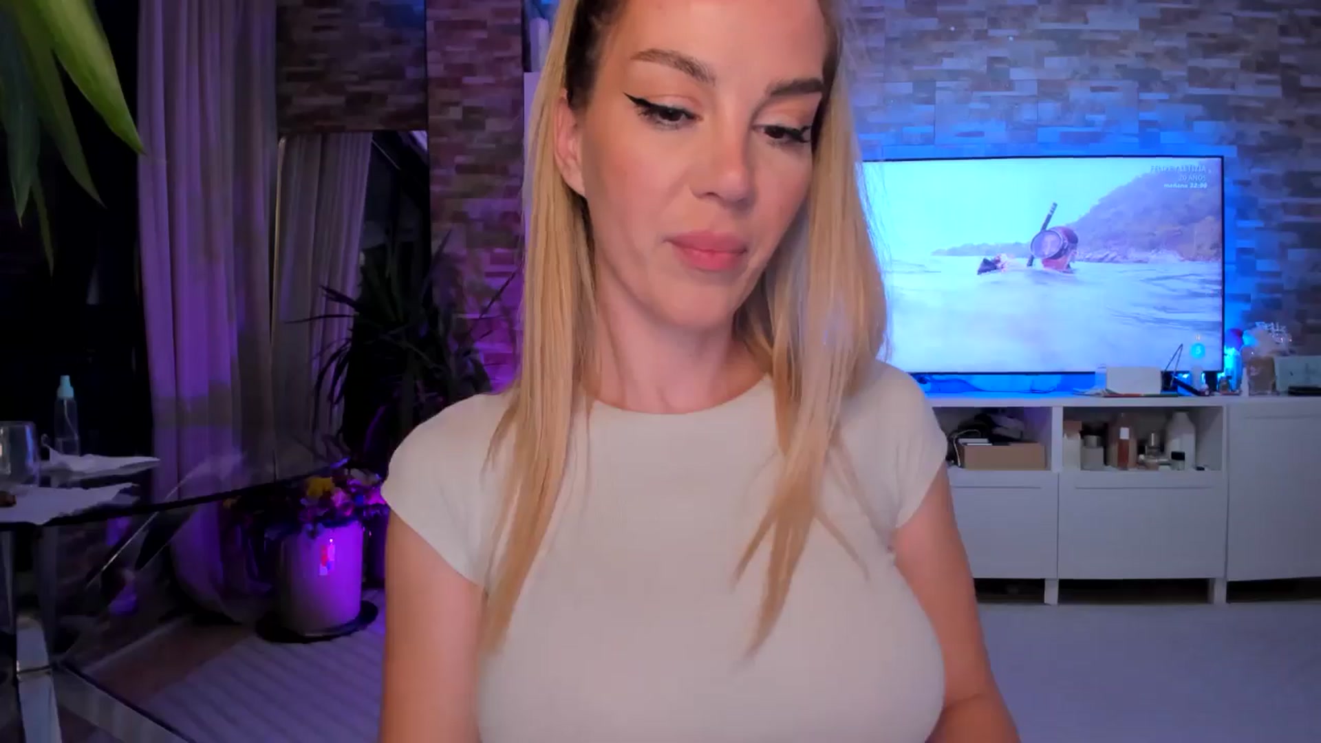 Gallery image thumbnail from Alesia_'s myfreecams stream on, 05/18/2024, 24:39 image 20 of 20