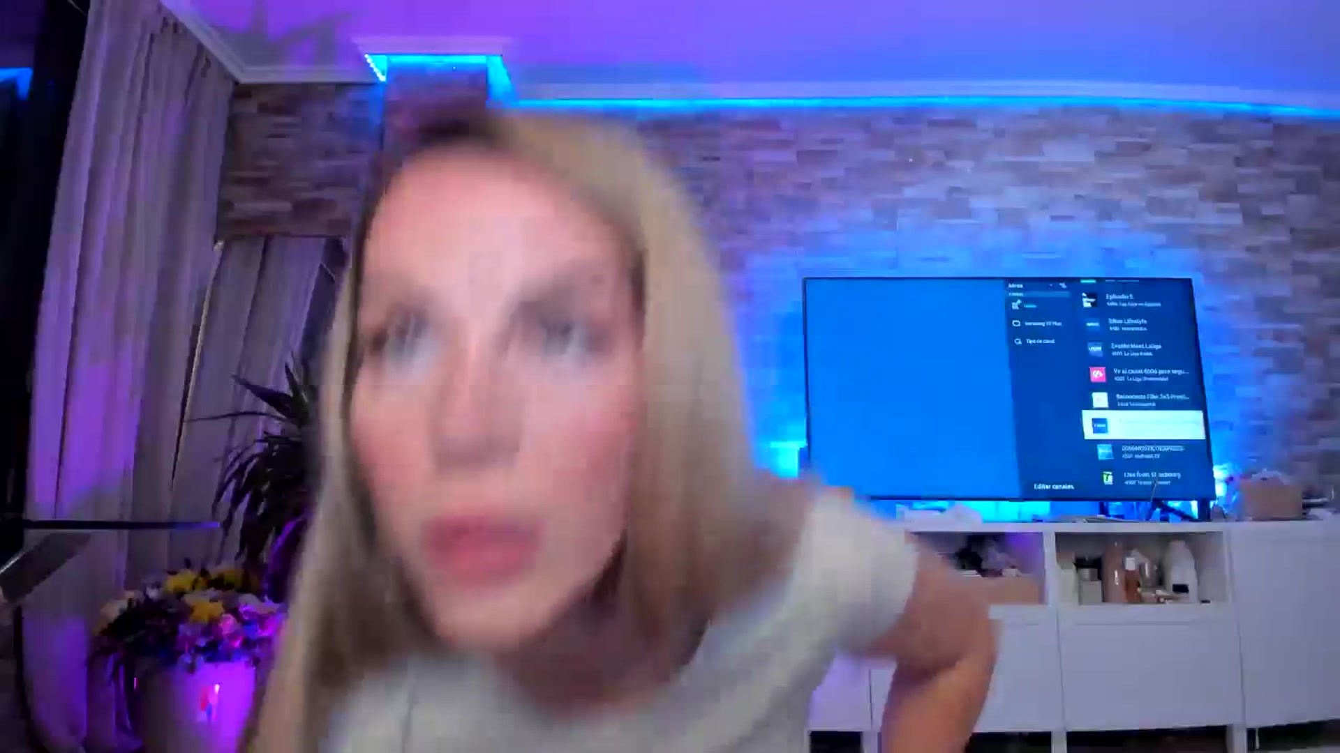 Gallery image thumbnail from Alesia_'s myfreecams stream on, 05/19/2024, 24:06 image 6 of 20