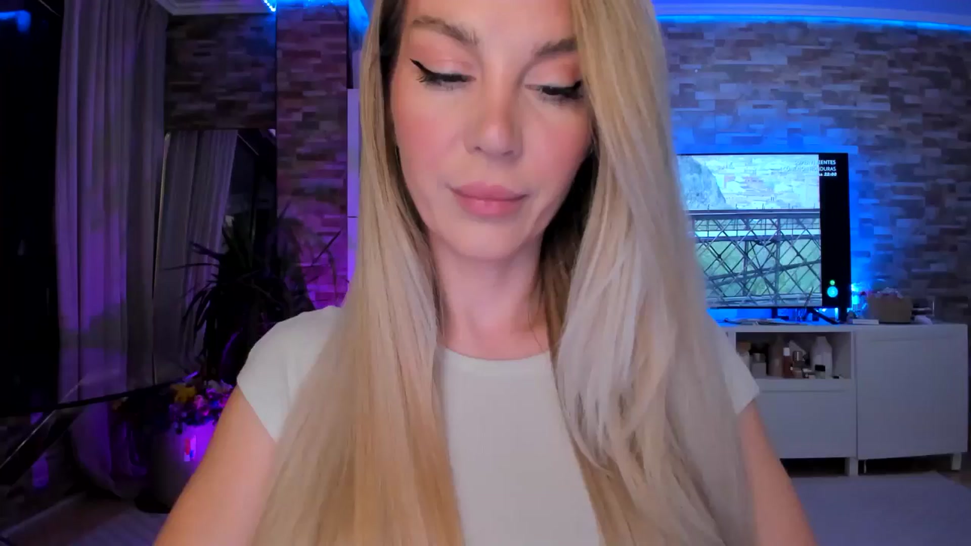 Gallery image thumbnail from Alesia_'s myfreecams stream on, 05/19/2024, 24:06 image 1 of 20