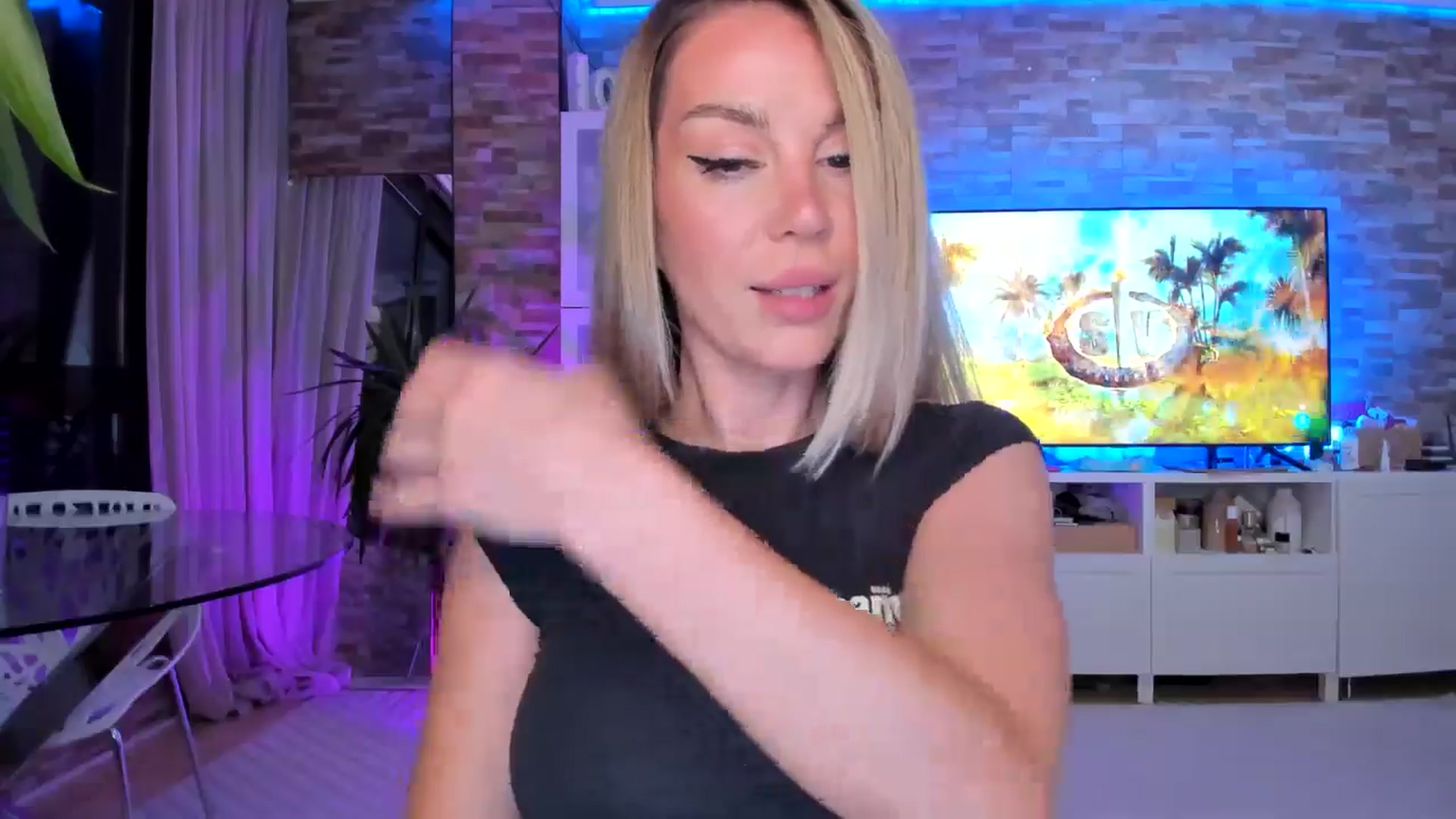 Gallery image thumbnail from Alesia_'s myfreecams stream on, 05/21/2024, 23:41 image 2 of 20