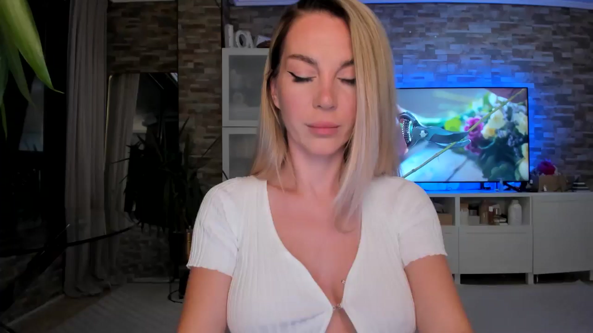 Gallery image thumbnail from Alesia_'s myfreecams stream on, 05/23/2024, 23:13 image 1 of 20
