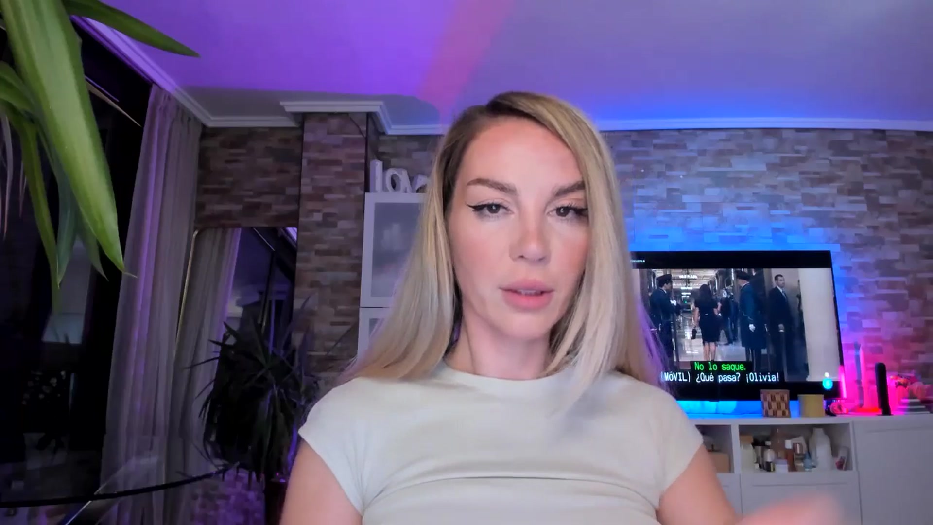 Gallery image thumbnail from Alesia_'s myfreecams stream on, 05/25/2024, 22:34 image 17 of 20