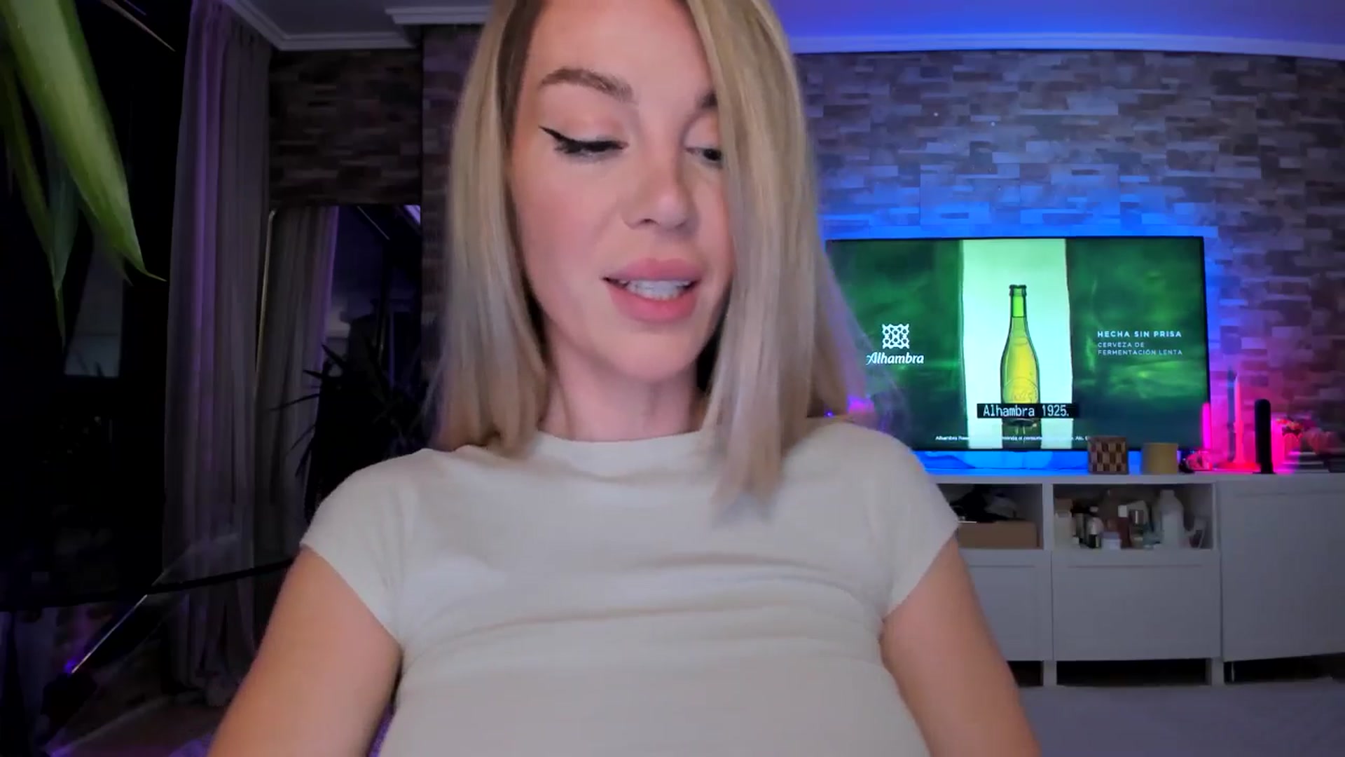 Gallery image thumbnail from Alesia_'s myfreecams stream on, 05/25/2024, 22:34 image 12 of 20